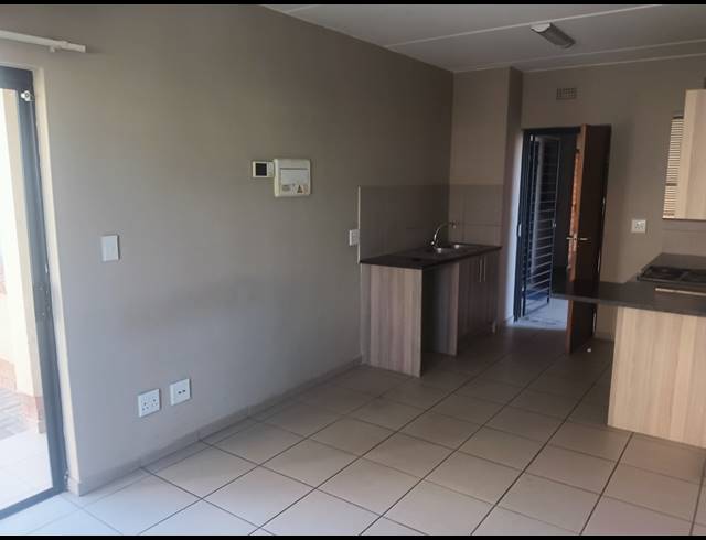 2 BEDROOM SECTIONAL TITLE FOR SALE IN RAVENSWOOD
